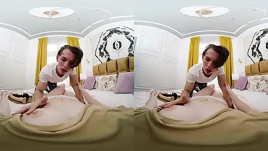 Erkek arkadaşın en sevdiğin dildoları oynaması için getiriyor - vr