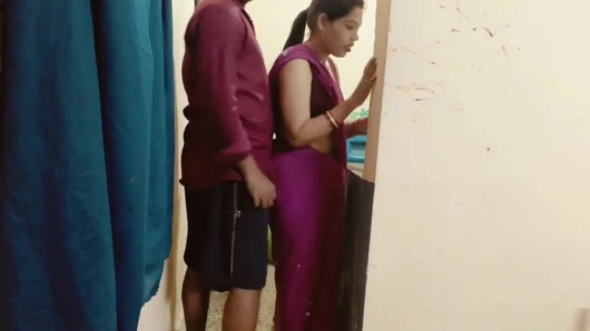 Bugün ilk kez Hintli üvey teyzemle seks yaptım ve parasını ödedim.