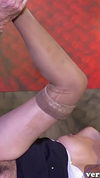 Обязательный для просмотра момент от "Волосатая немецкая секретарша получает анальный трах от босса"