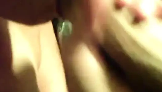 Danimarkalı eş oynama ile büyük siyah yapay penis ve emme koca