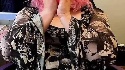 Gotik kadın kılıklı sana nasıl yapıldığını gösteriyor