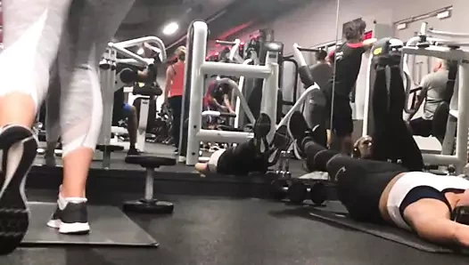 Büyük götlü esmer