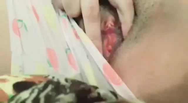 Kız arkadaşım azgın ve heyecanlı bir video gönderiyor