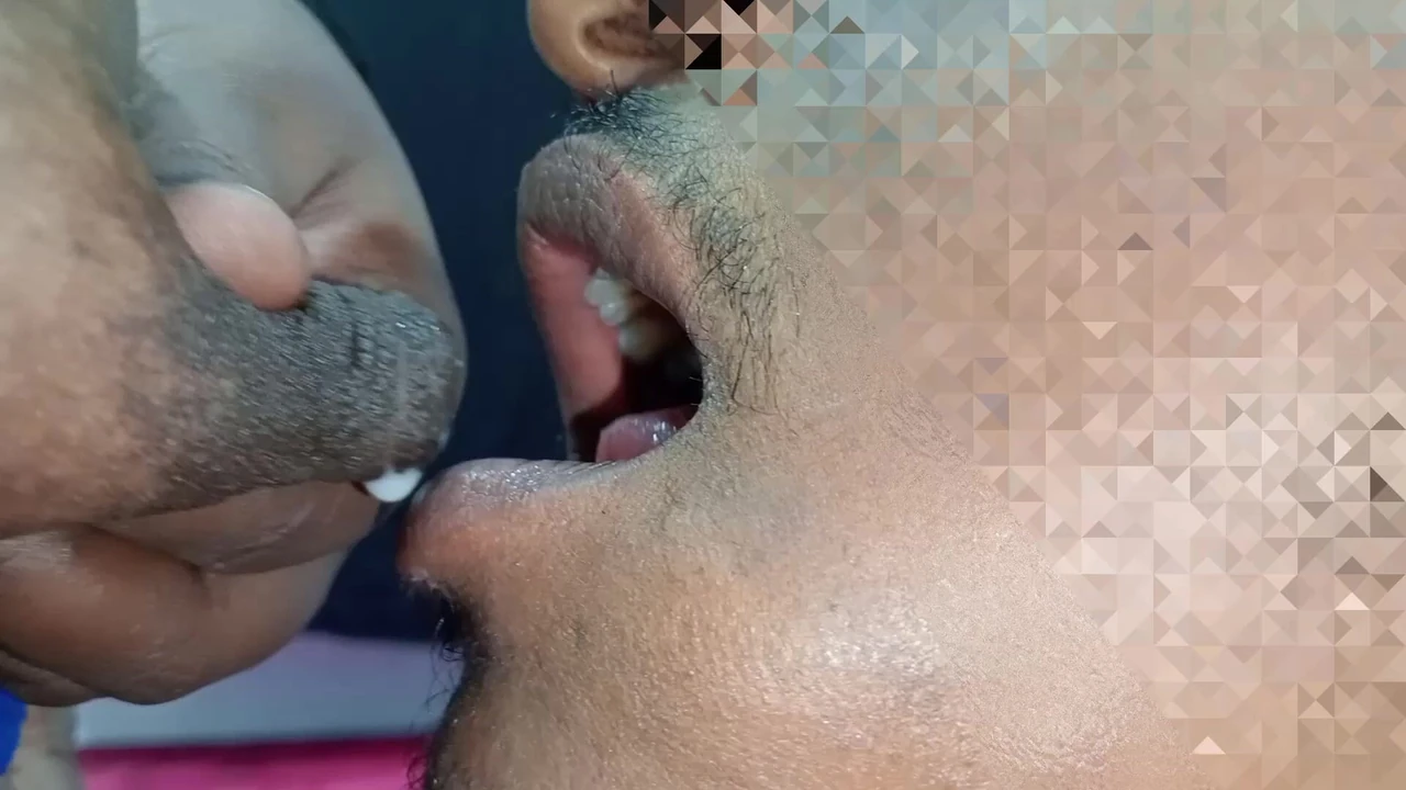 Грудастая жена трахается с глубокой глоткой в рот