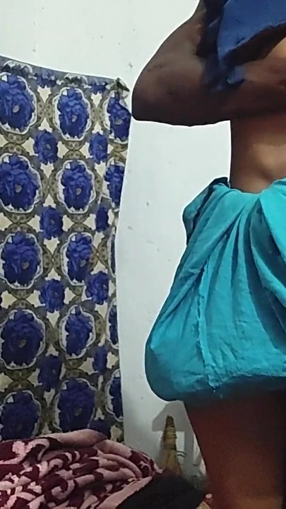 Desi, kocasının çiçek köyüne kocasıyla gitmesini sağlamak için çıldırdı. | Klip 1