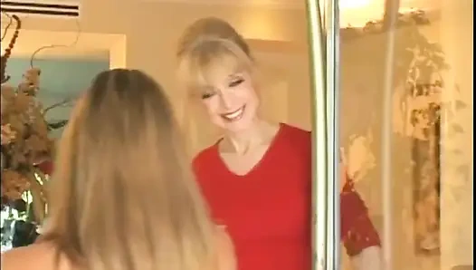 Nina Hartley genç ve taze amcıkları seven gerçek bir lezbiyen orta yaşlı seksi kadın