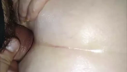 Üvey anne işe gitmeden önce götten sikiliyor Anüs içindeki büyük döllenmeden bağımsız olarak külot giyiyordu.