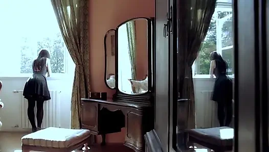 Büyük memeli kızıl saçlı mastürbasyon