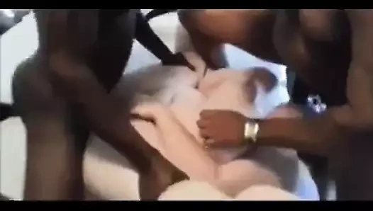 Dik bbw eş gets çoklu siyah musluklar