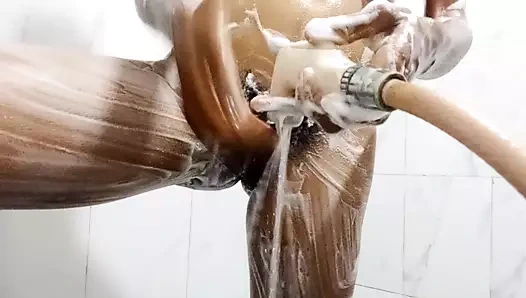 Abella Danger amcığımı yalamak için bana geliyor