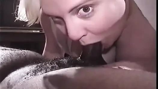 Olgun sarışın orta yaşlı seksi kadın büyük zenci yarağını emiyor ve dölleniyor