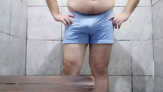 ve banyoda boşalıyor