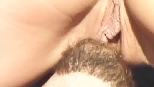 Güzel Fransız genç kız açık havada sikiştikten sonra dölle püskürtülüyor