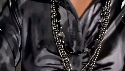 saten bluz bukkake Asya haber spikeri