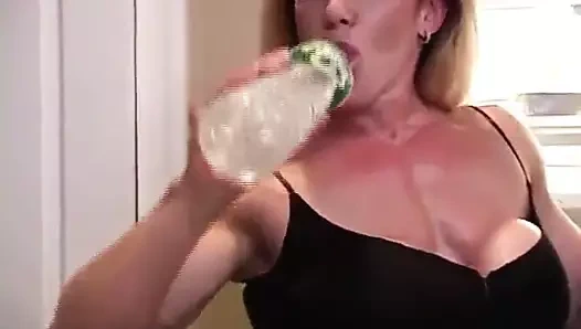 Kas tanrıça cn mutfakta sıcak bakıyor