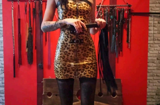 Dominatrix nika seni cezalandırmak istiyor