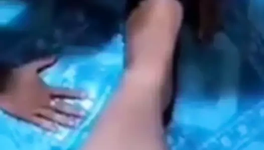 Seks kölem ayaklarımı öpüyor