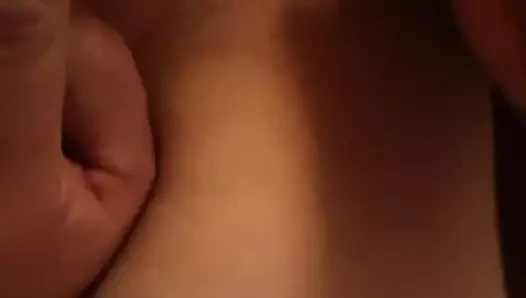 Je mange la chate de ma femme en la faisant vibrer