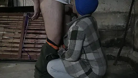 Fransız fahişe terk edilmiş binada onu anal sikmeme izin veriyor