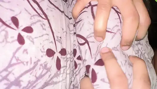 Sevimli kız arkadaş erkek arkadaşıyla aldatıyor ve arkadaşıyla otele gidiyor - büyük göt ve büyük memeli ateşli azgın kız arkadaş