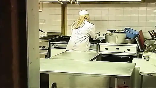 Büyük Omar'ın İngiliz maceraları: sert yaraklı kafe (2003)