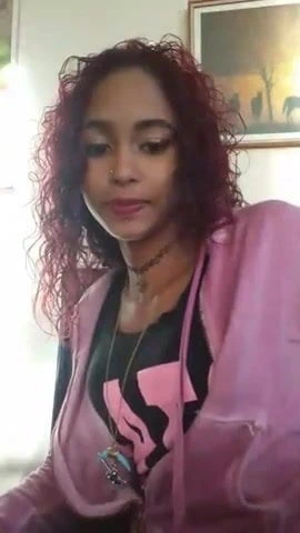 Seksi siyah kız selfiee 3.mp4 yapıyor