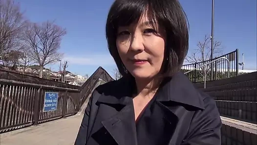 Orta yaşlı seksi kadın seks düşüncesiyle tahrik oluyor! Cilt 2 - bölüm 19