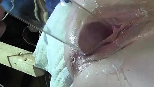 8 Çok Yakın Yayılmış Vajina Dildo Ve Camla Sikişiyor