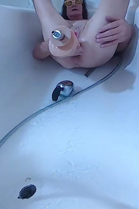 Lizzy yum vr 2025 dilating banyo yapıyor kenar mastürbasyonu #18