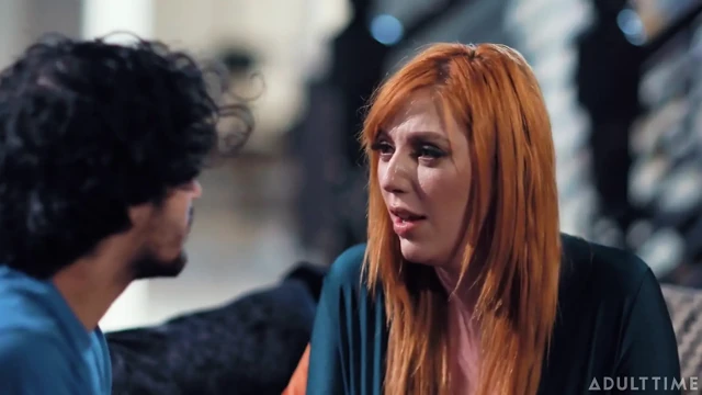 Adult Time - Lauren Phillips hastaya çekiciliğini itiraf ediyor ve samimi bir an için lisansını riske atıyor