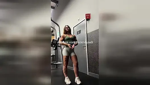 A tini felfedi a punciját az Insta Live-on