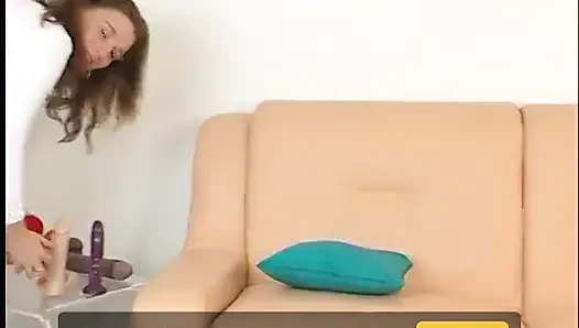 Güzel esmer bebek oyuncu seçmelerinde amını oynuyor
