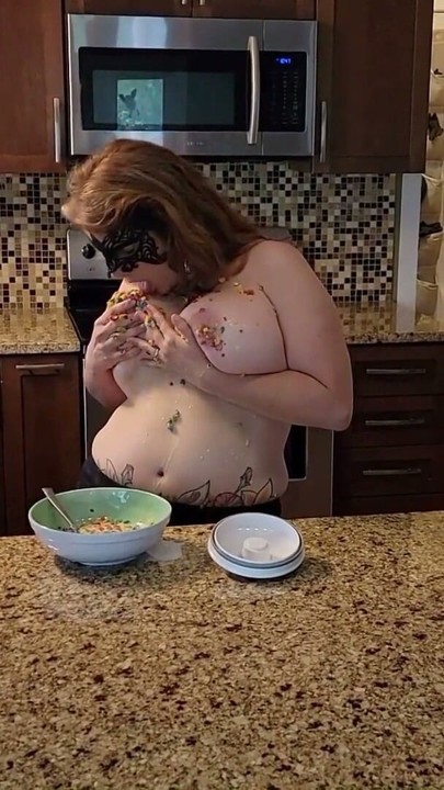MESSY MESSY Fruity Pebbles ile Sploshing | Bölüm 1
