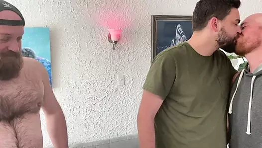 Çocuklarla mario kartını soyun.