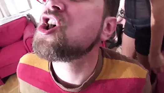 Edepsiz sürtüklerle kadın egemenliği partisi