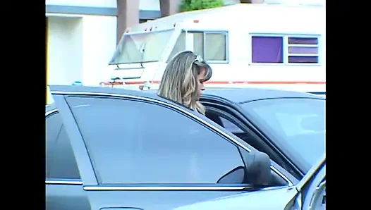 Gerçek Bir Fahişe İçin Büyük Siyah Bir Horoz