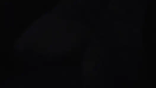 Eve çıplak dönüyor
