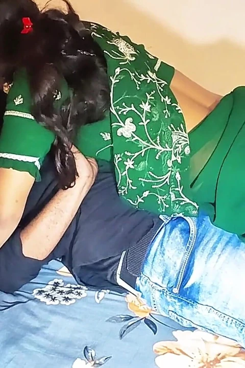 Hintli kadın kocasıyla balayı geceleri