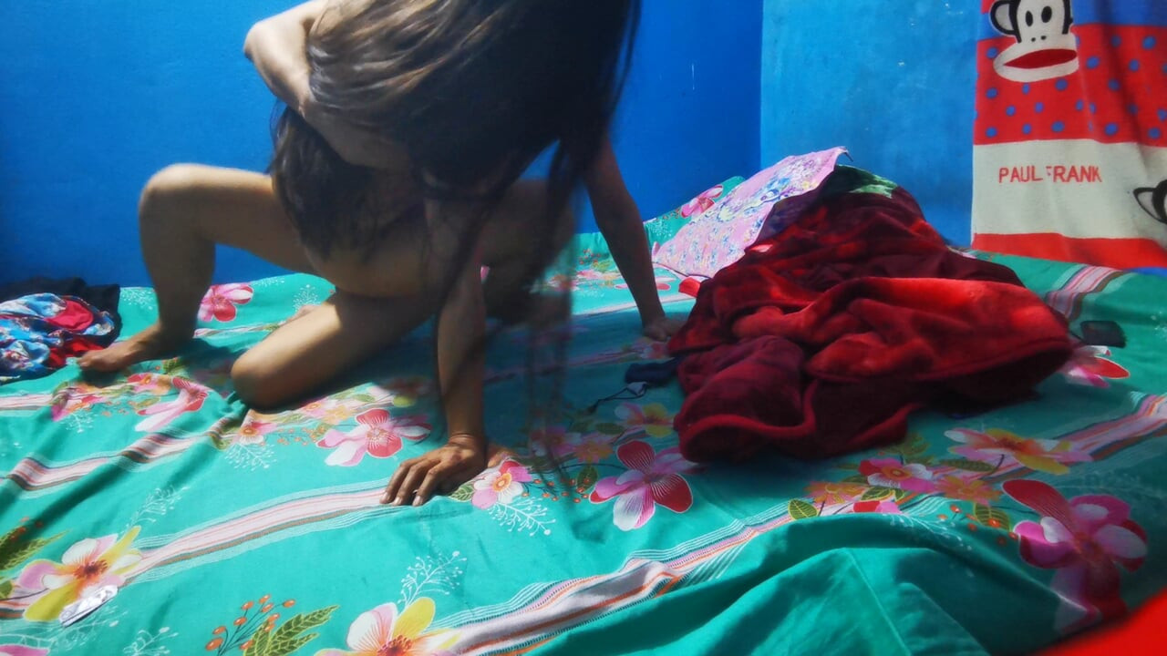 Ateşli ve seksi genç desi Hintli azgın kız arkadaşım beni Tıpkı Hintli ünlü Sunny Leone gibi sikiyor