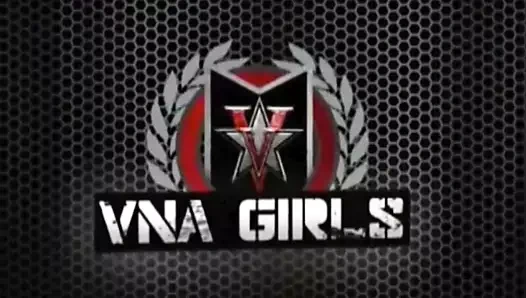 Sıcak tam figürlü siri porno yıldızı yapay penis onun kıvrımlı amını sikikleri!