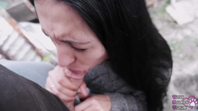 Ağzına boşalmayla şok oldum! Açık havada oral seks ve döl yutma