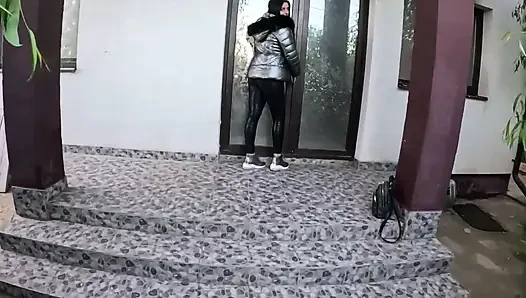 Bahçıvan gırtlağına kadar alıyor, sert yüz sikişi ve parlak gömleğime çifte boşalma