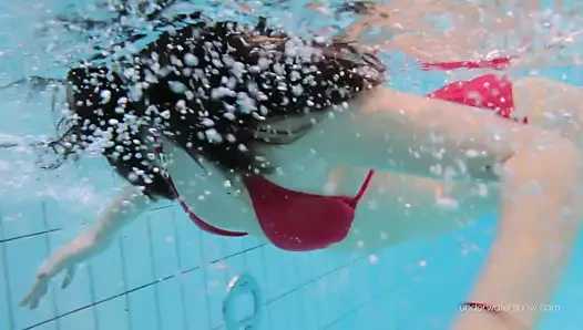 Sıcak memeler katy soroka esmer genç sualtı çıplak