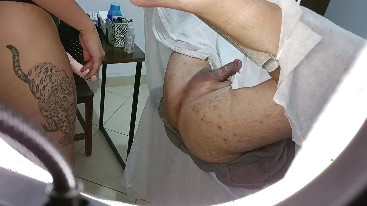 Hasta prostat muayenesine gidiyor ama sonunda takma sıkışıyor