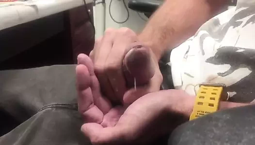 masa başında mastürbasyon yapmak