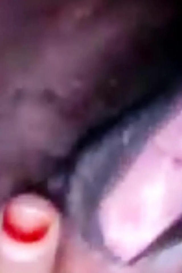 Hintli bahu gündüz vakti yaşlı sasur ji tarafından sıkı amından sikiliyor (Hintçe ses )