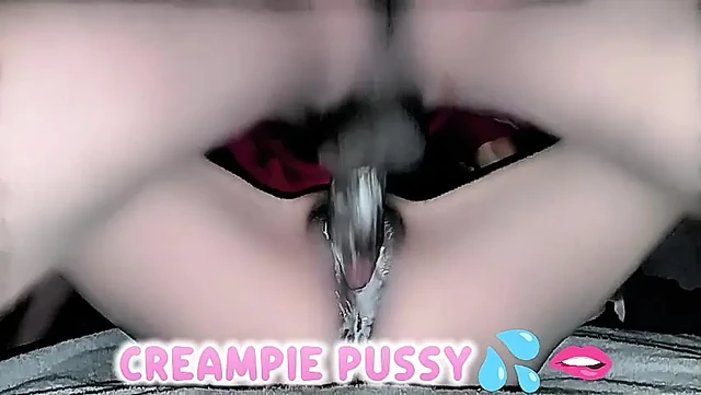 Anjali трахнула пальцами киску и задницу своей невестки, а затем вылизала ее киску и трахала ее киску всю ночь.