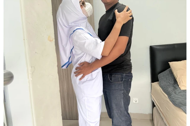 Hemşire otelde doktorla aldatıyor
