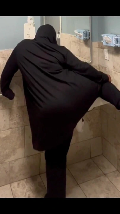 Poison Ivy'nin külotu ıslanıyor! | Klip 2