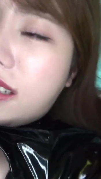 Обязательный для просмотра момент от "Большие груди бесплатные модели тоже бесплатно! Посеять пожилую красотку-сводную сестру на киото